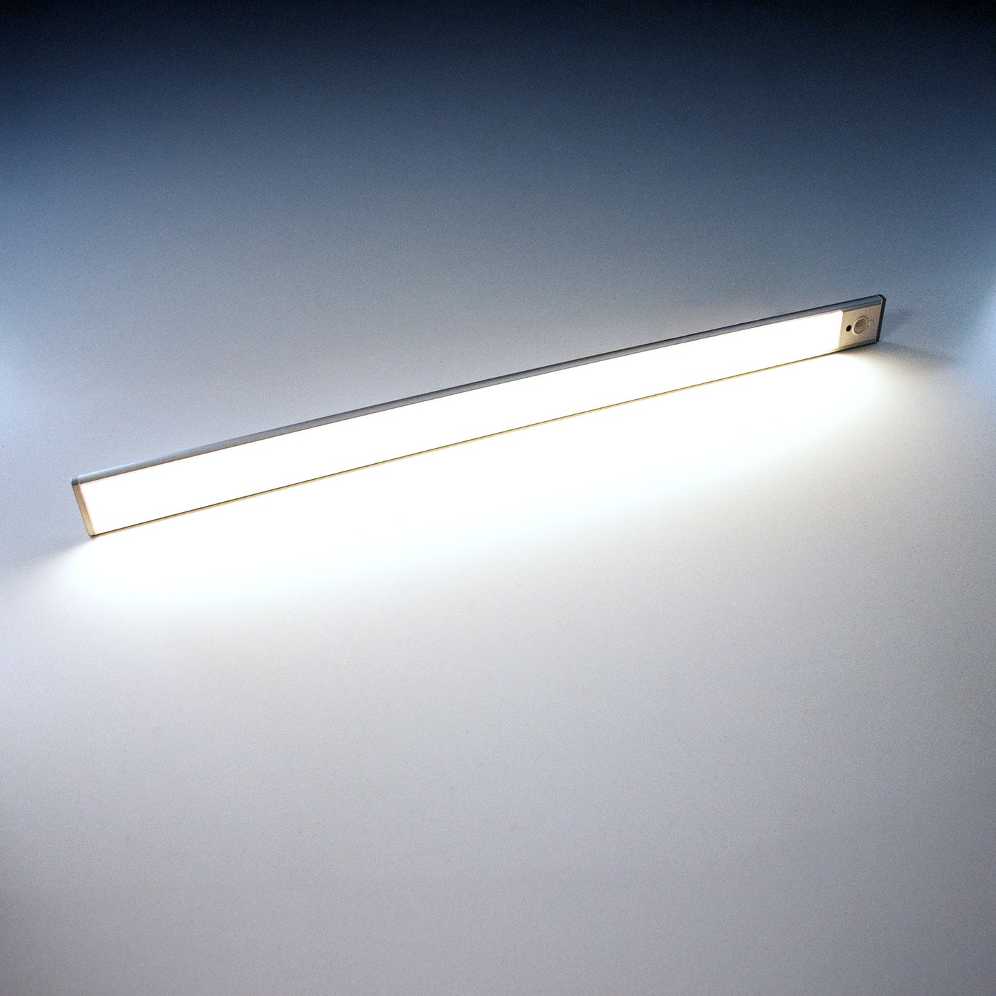Schweng Akku LED Lampe mit Bewegungsmelder – 60 cm